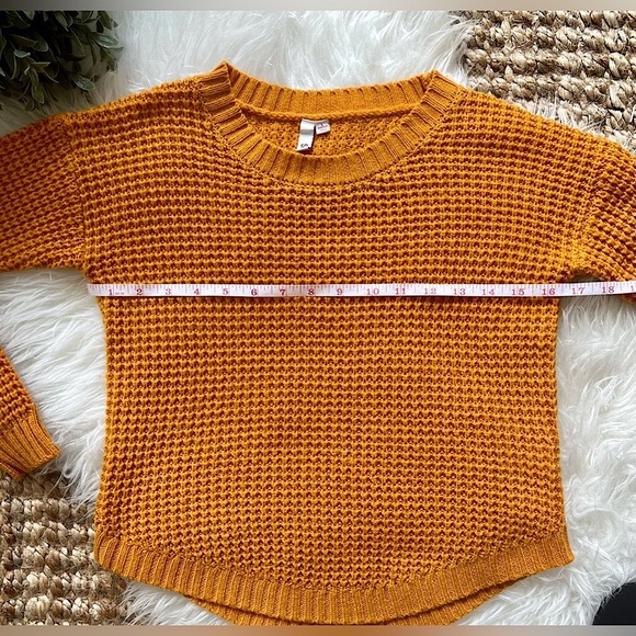 Girls’ Waffle Knit Crew Neck Sweater (Size 10-12) - Picture 4 of 7